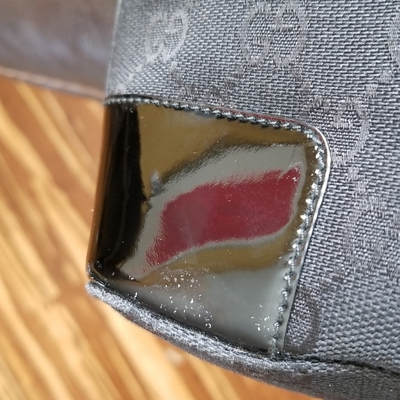 Gucci GG Monogram Patent Leather Shoulder Bag - Picture 4 of 17